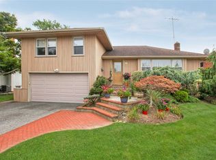 15 Parkway Dr, Syosset, NY 11791