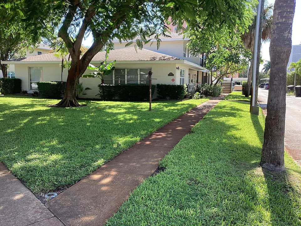 1st image of 1121 Beach Dr NE #B-2