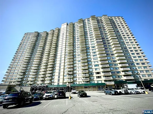 555 North Ave APT 3W, Fort Lee, NJ 07024