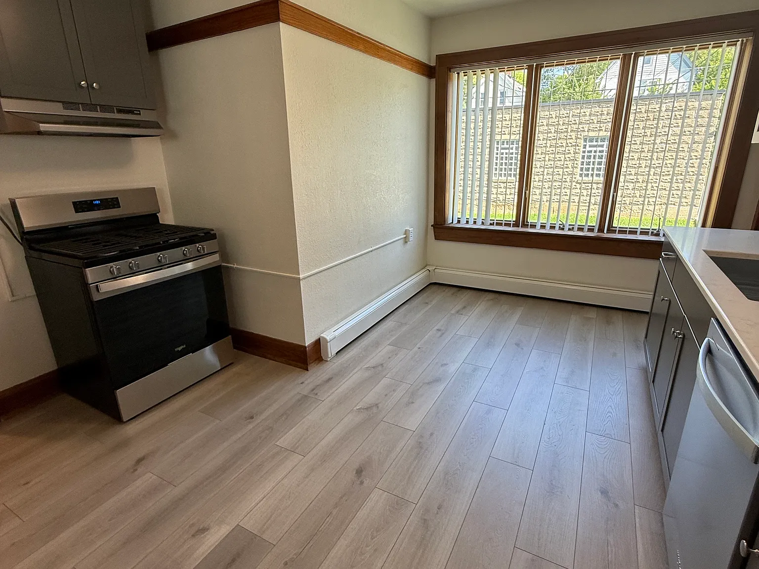 1 bed, 850 sqft, $1,800 — Photo 2