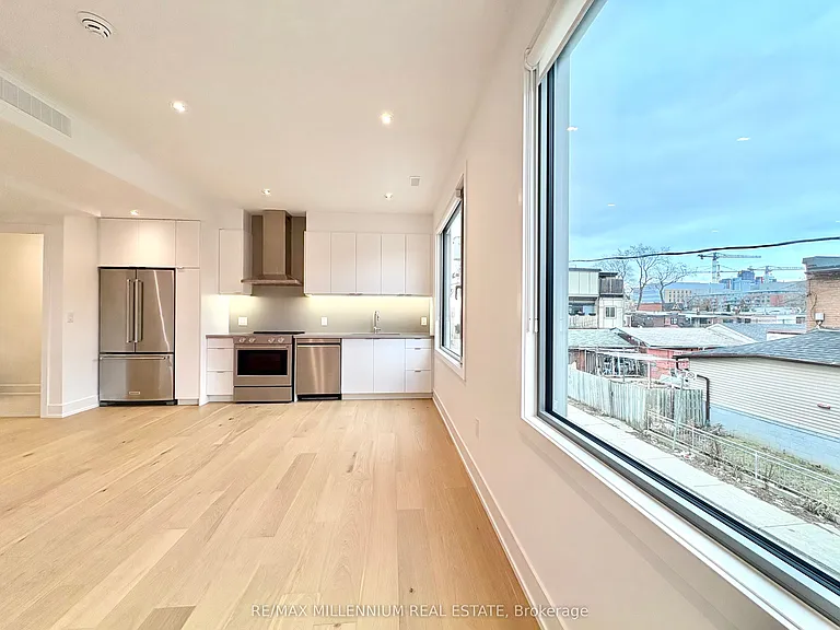 155 Dovercourt Rd #2 — Photo 7
