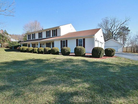 4th image of 6725 Parkway Dr