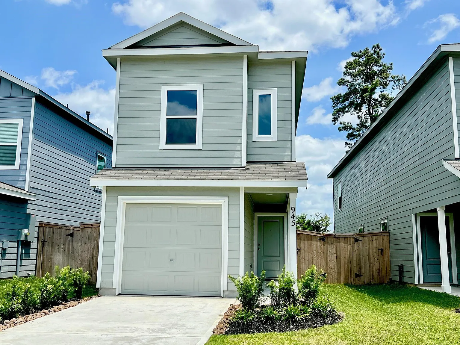 3 bed, 2.5 bath, 1294 sqft, $1,500 — Photo 1