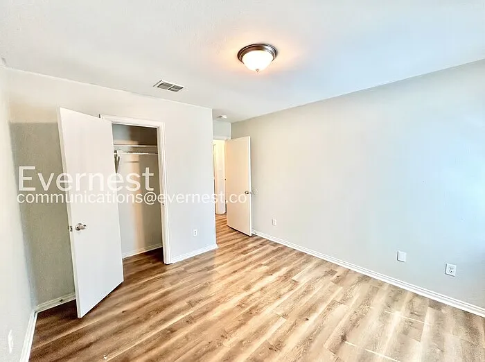 230 Creek Cove Dr — Photo 12