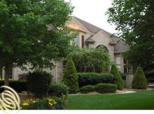 49031 Fox Dr S, Plymouth, MI 48170