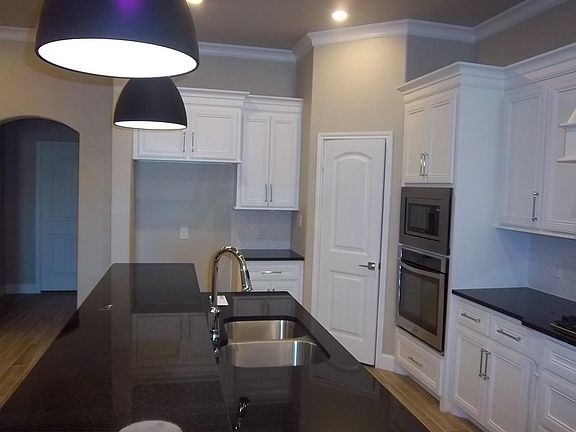 3rd image of 10331 Avenue X
