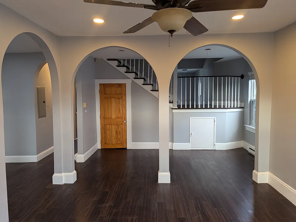 43 Whitfield St #3