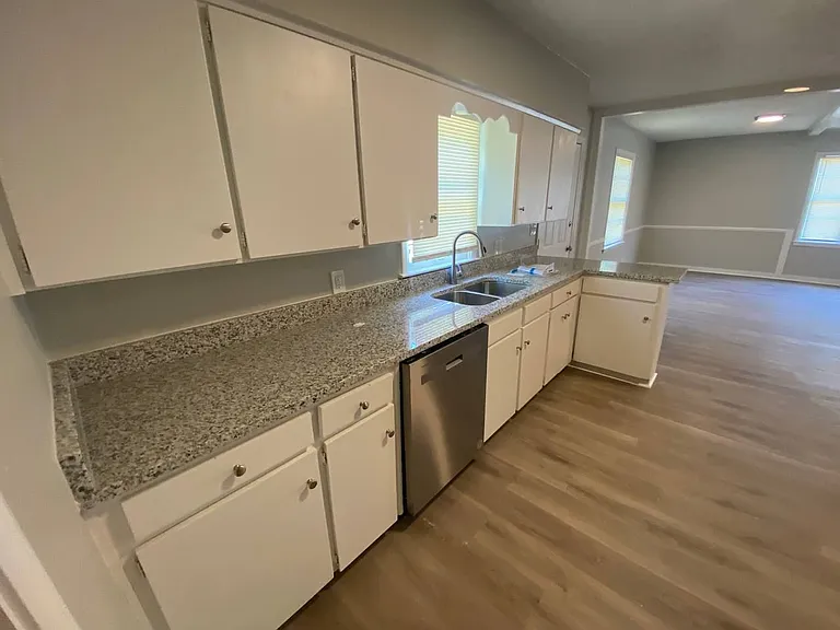 124 Lee Road 296 #124B — Photo 2
