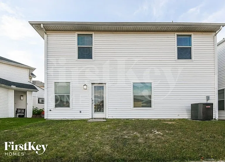1604 Alcazar Plz — Photo 15