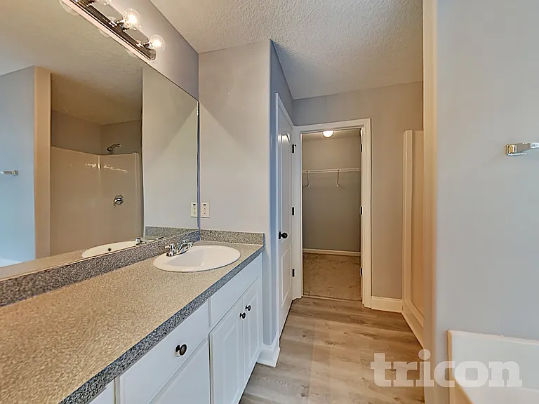 527 Embassy Walk — Photo 14