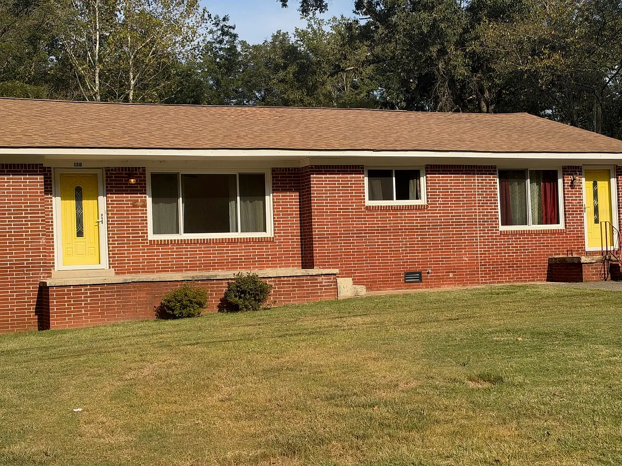4 bed, 2.5 bath, 2412 sqft, $2,250 — Photo 2