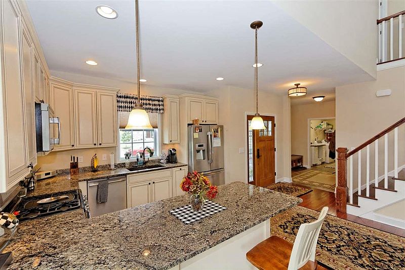 5th image of 19 VISTA Drive