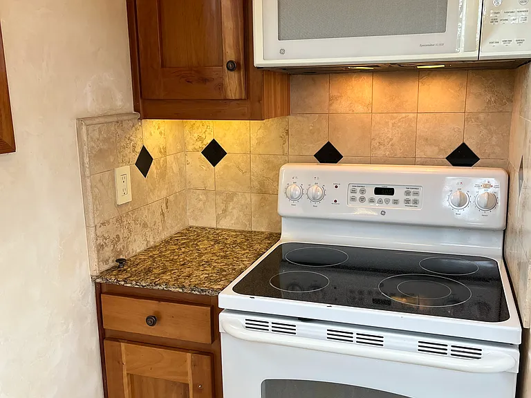 406 Pennsylvania Ave — Photo 10