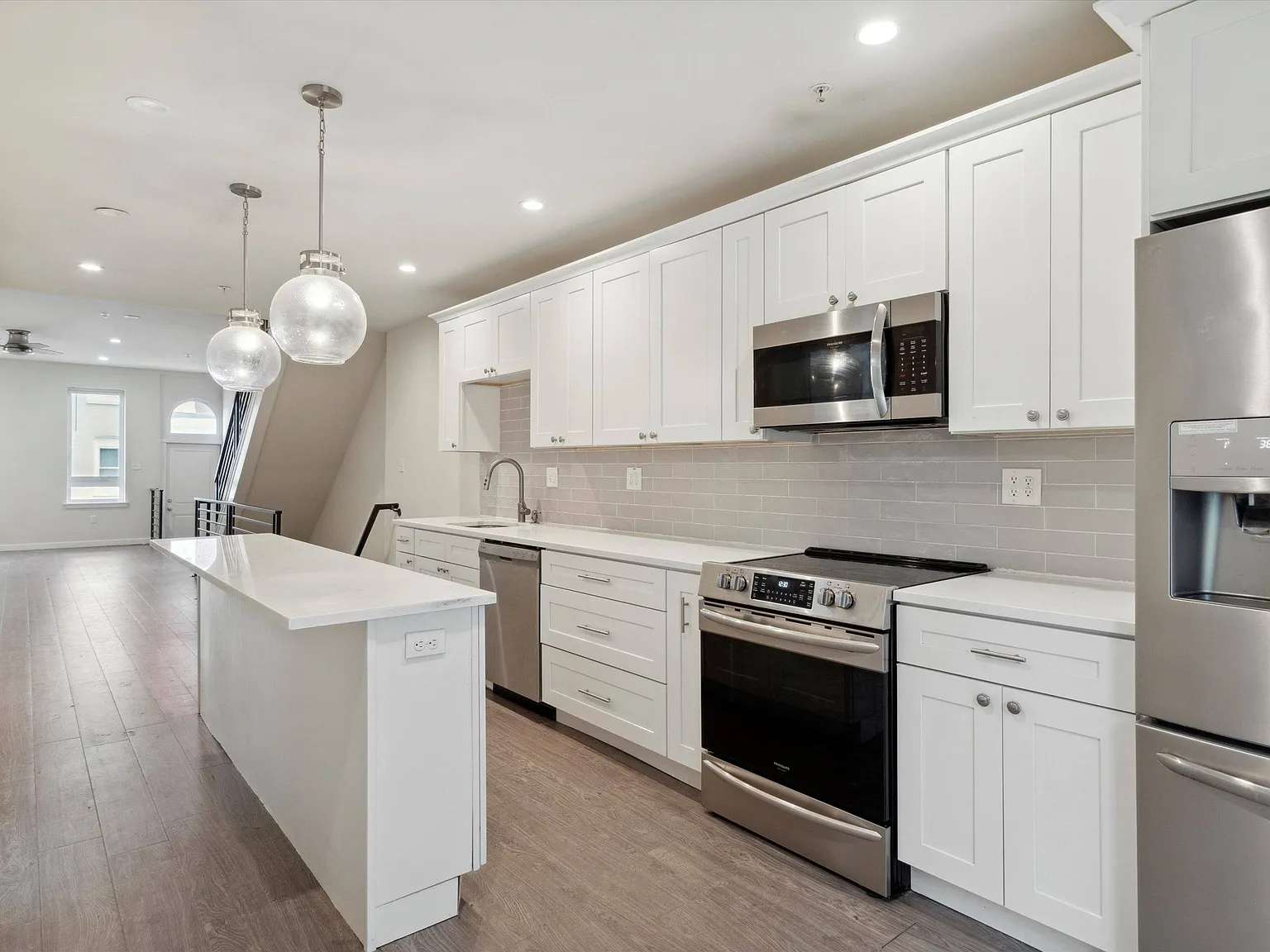 1826 W Montgomery Ave — Photo 2