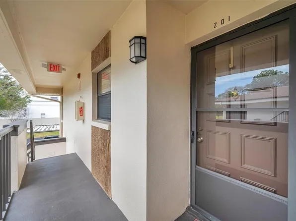 2700 Nebraska Ave APT 3-201, Palm Harbor, FL 34684