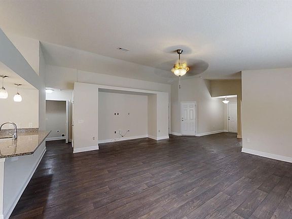 4th image of 738 Forgotten Creek Ln