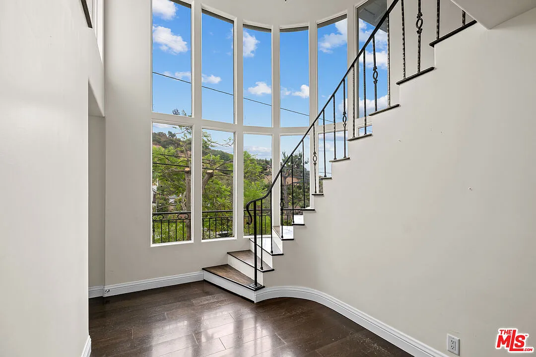 4 bed, 3.5 bath, 3290 sqft, $12,500 — Photo 3
