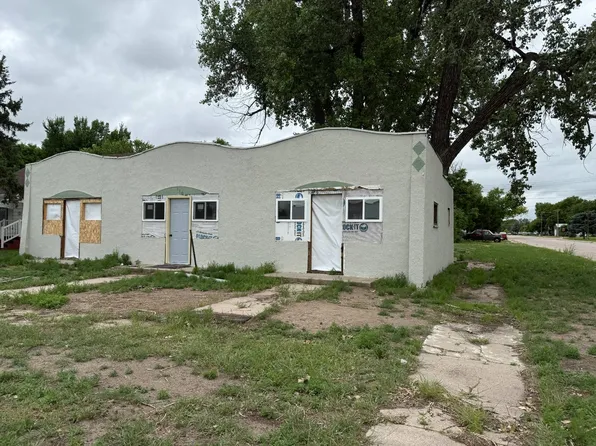 310 W 1st St, Oshkosh, NE 69154