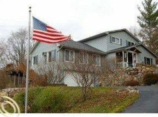 2937 E Buno Rd, Milford, MI 48381