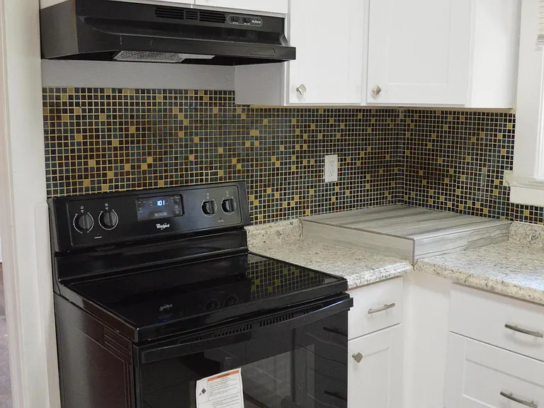 2536 Phyllis St — Photo 8