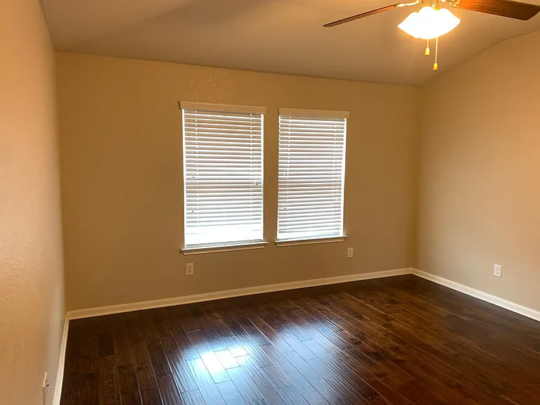 1337 Lauren St — Photo 10