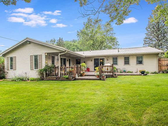 4th image of 205 Sarah Dr
