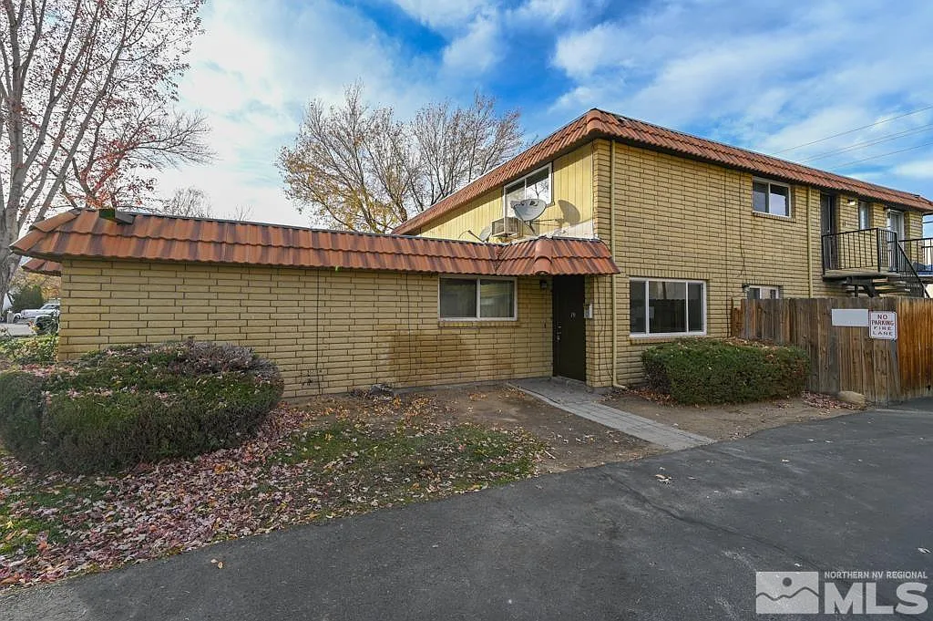 3324 Woodside Dr APT 19 photo 1