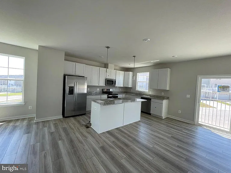 2244 Barhill Way — Photo 2