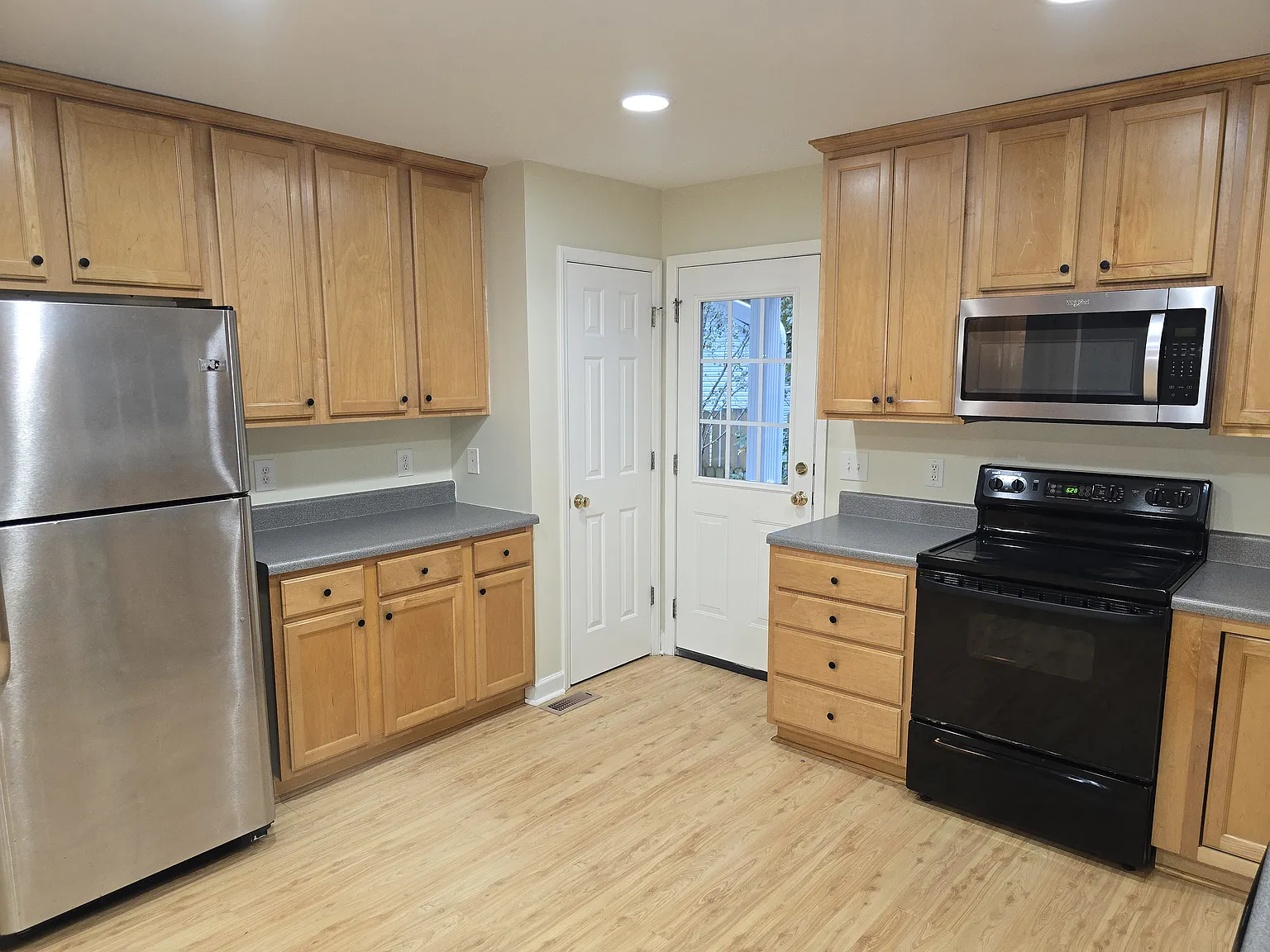 4 bed, 1602 sqft, $2,375 — Photo 3
