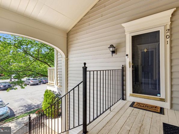 8214 Winstead Pl APT 201, Manassas, VA 20109