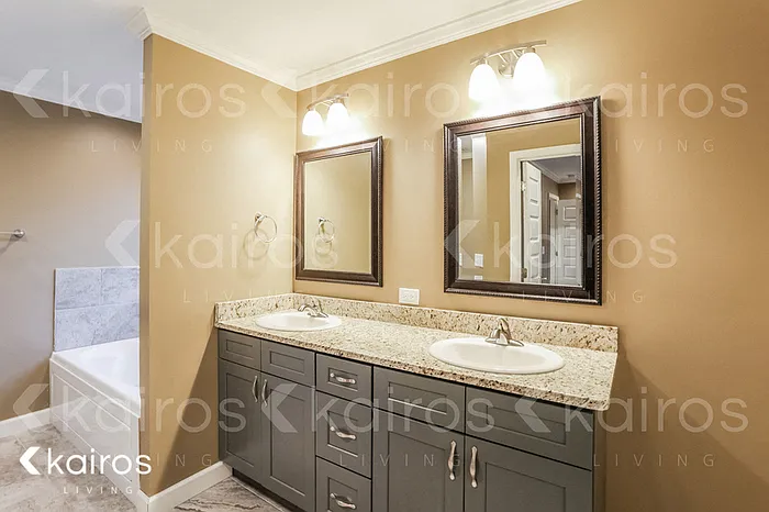 977 Garrett Ln — Photo 13
