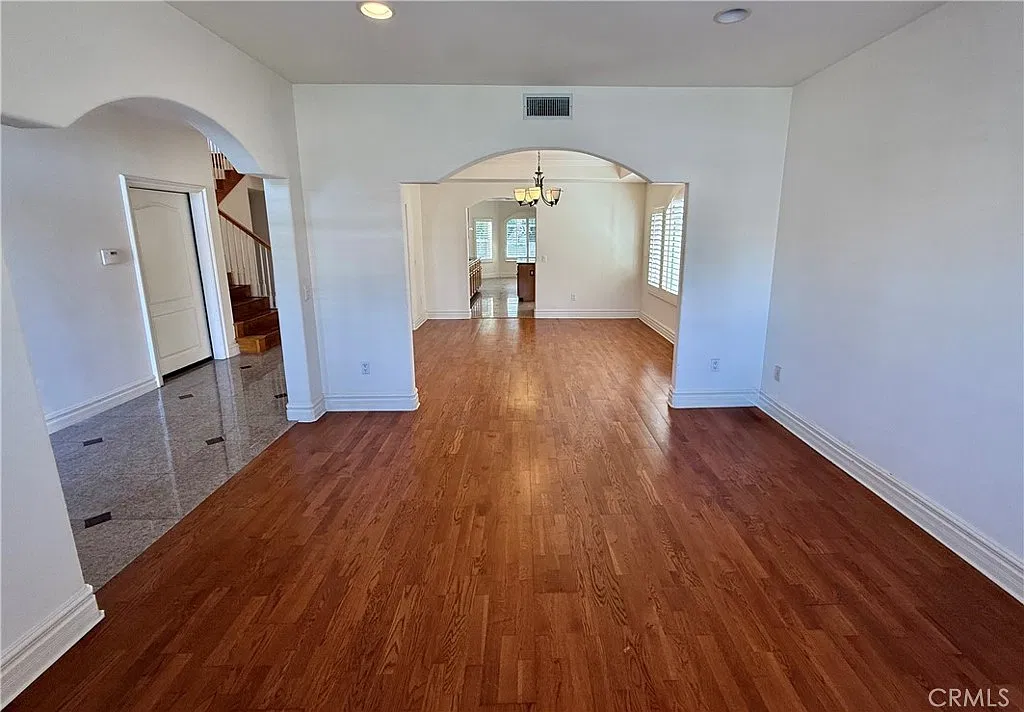 5 bed, 3705 sqft, $13,000 — Photo 3