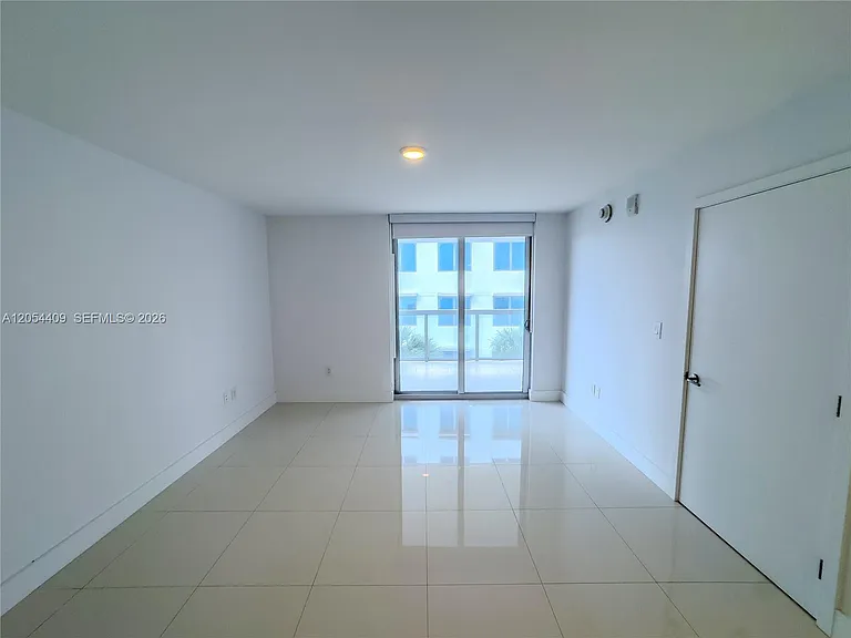 9261 E Bay Harbor Dr #405 — Photo 16