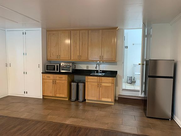2nd image of 264 Fairfield Ct