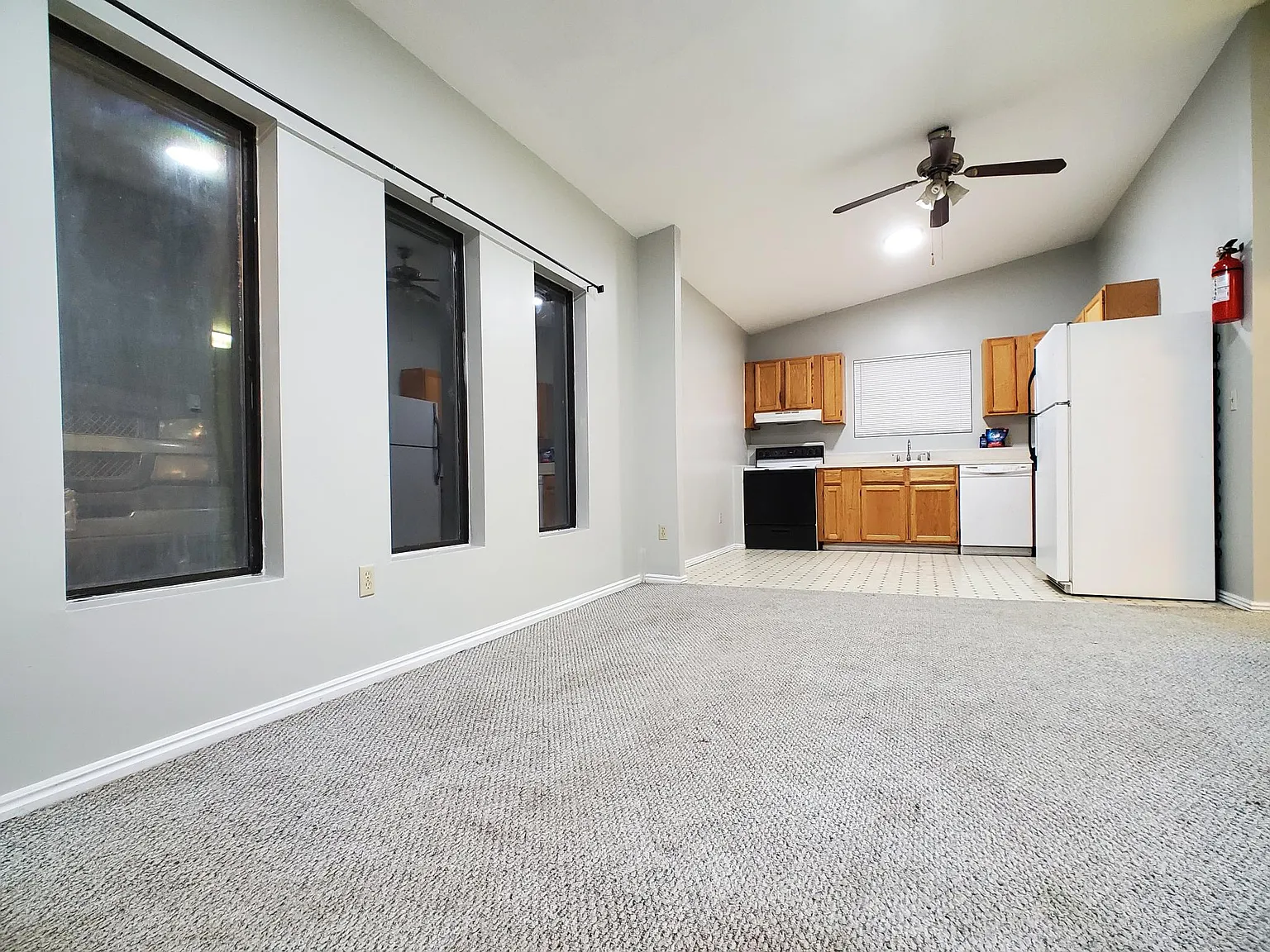 1 bed, 800 sqft, $900 — Photo 2