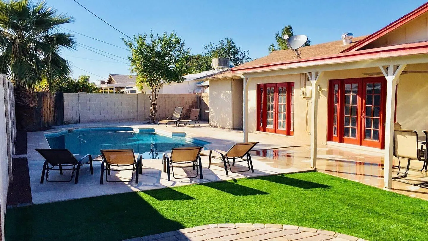 4 bed, 2.0 bath, 1676 sqft, $3,900 — Photo 1
