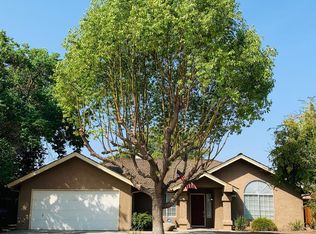 1261 N Jeffrey Dr, Dinuba, CA 93618