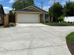 7473 Division Rd, White City, OR 97503