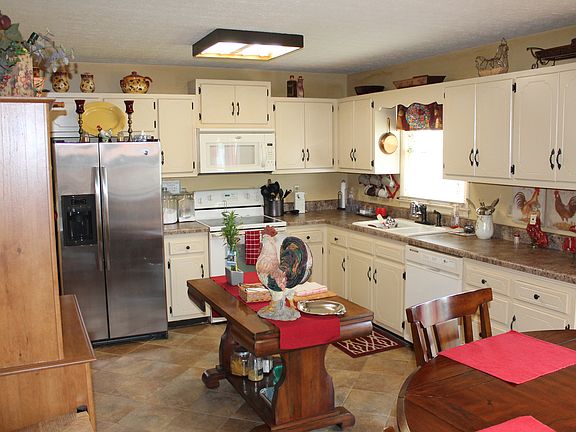 3rd image of 633 Vance Ln