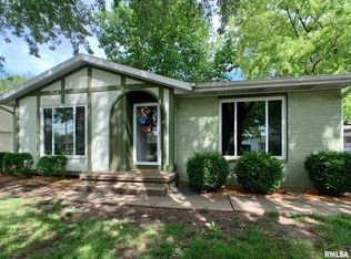 1960 Stanhope Rd, Springfield, IL 62702