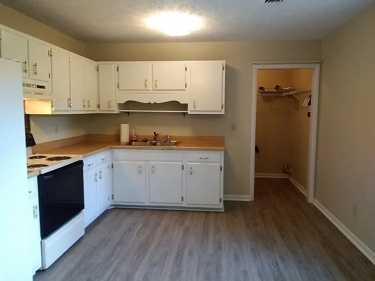 7501 Martha Ct — Photo 14