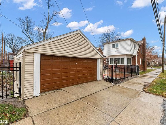 3rd image of 5810 Yorkshire Rd