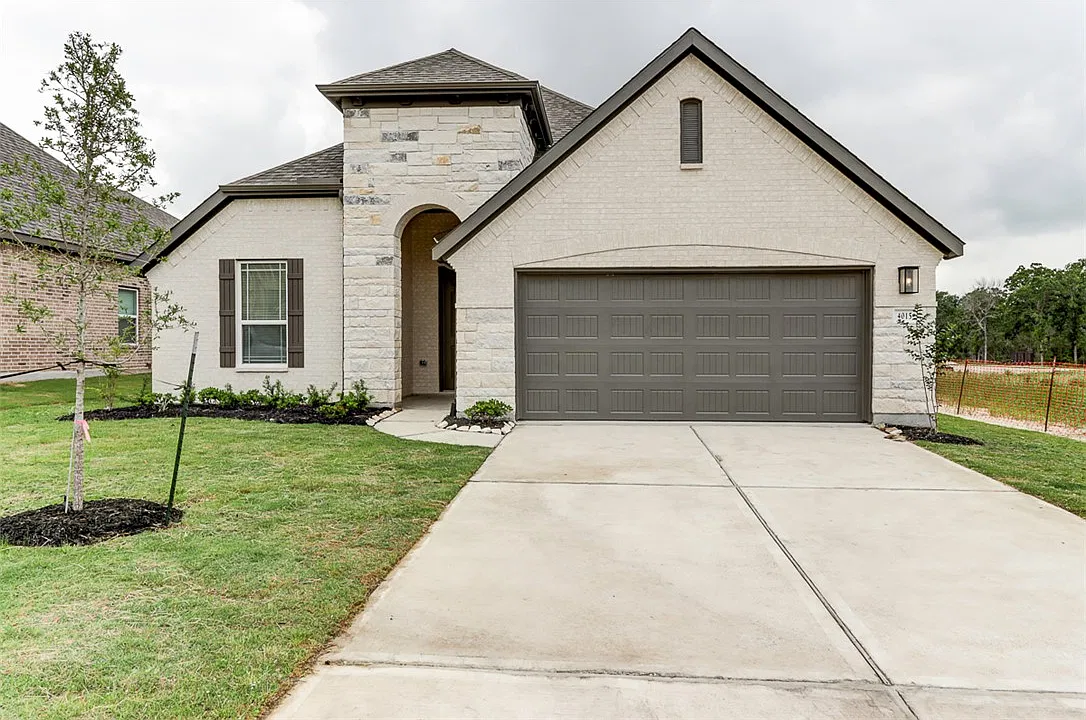 4 bed, 2009 sqft, $2,875 — Photo 1