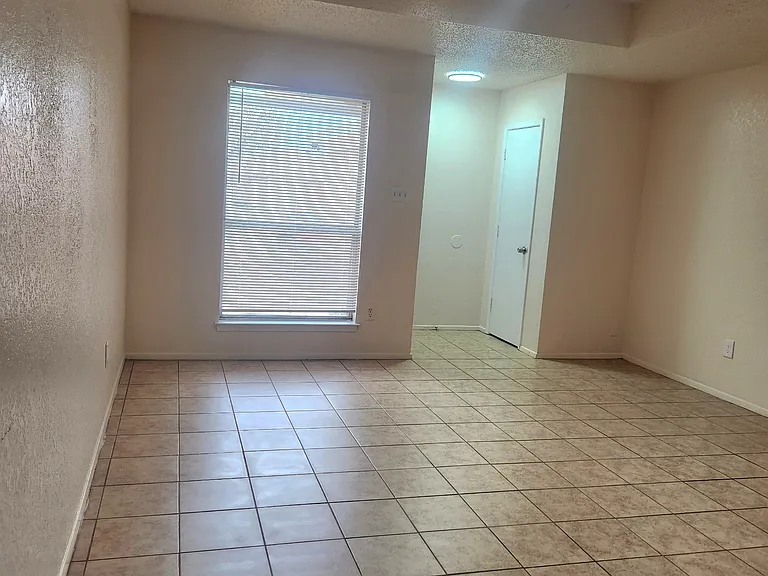 3712 Hulen Park Cir — Photo 6