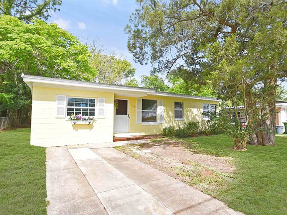 3rd image of 228 Spring St