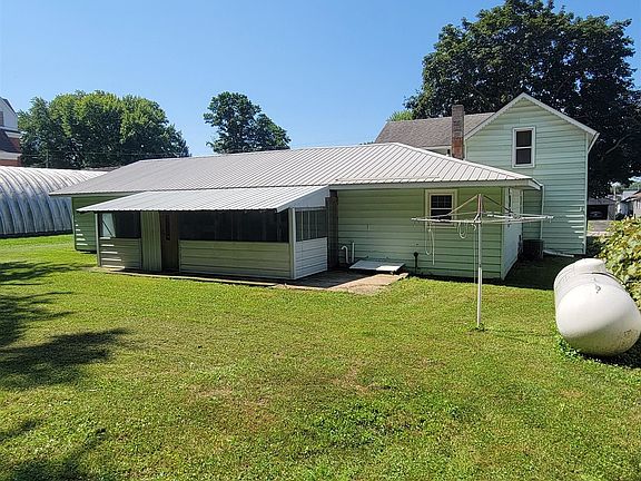 3rd image of 217 W Bluff St