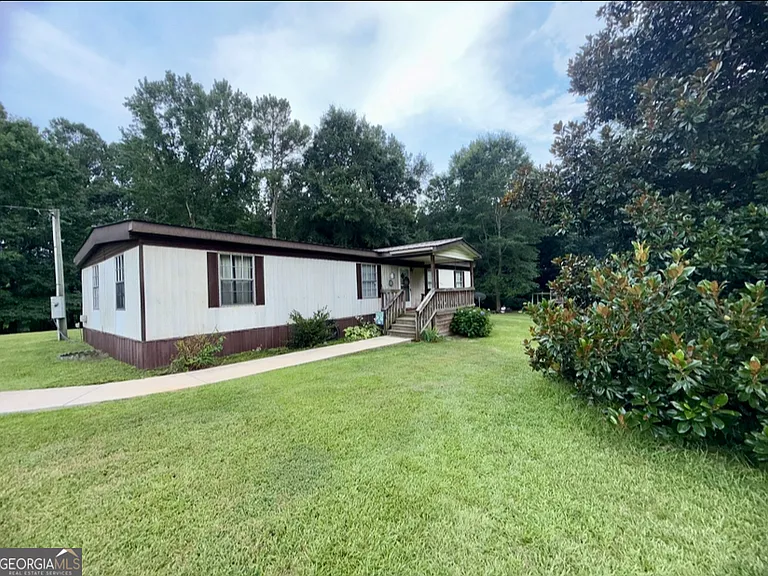 1057 McGee Rd — Photo 2