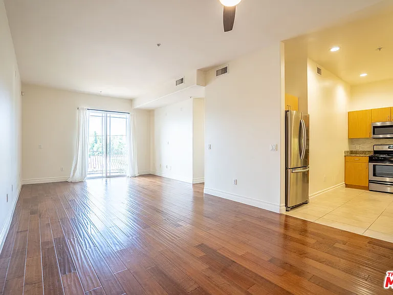 917 S New Hampshire Ave #307 — Photo 7