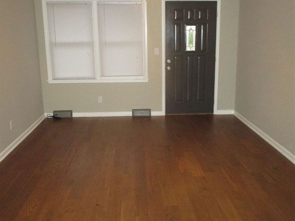 2. 3426 S Washington, Living Room