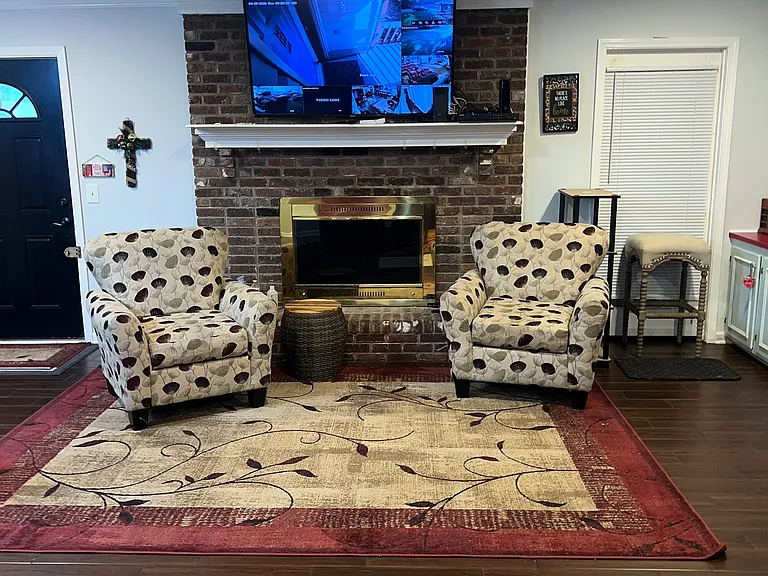 2806 Wise Dr — Photo 2